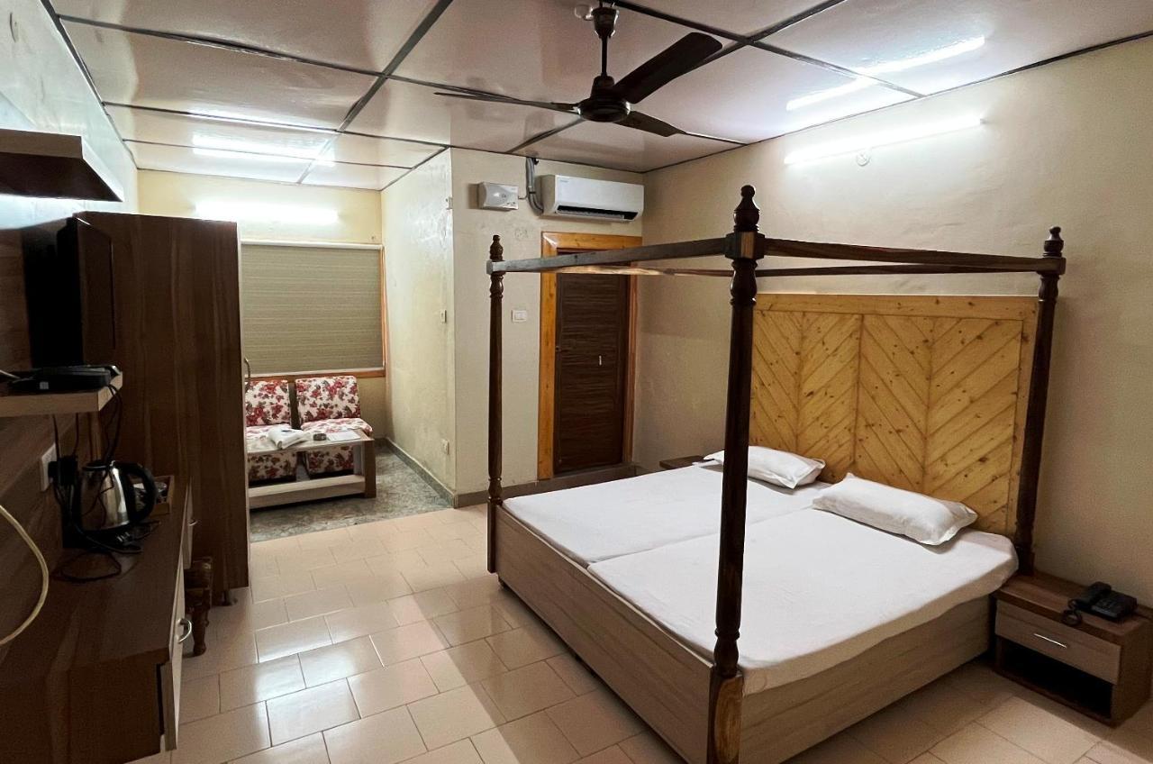 Pops Resort Pālampur Zewnętrze zdjęcie