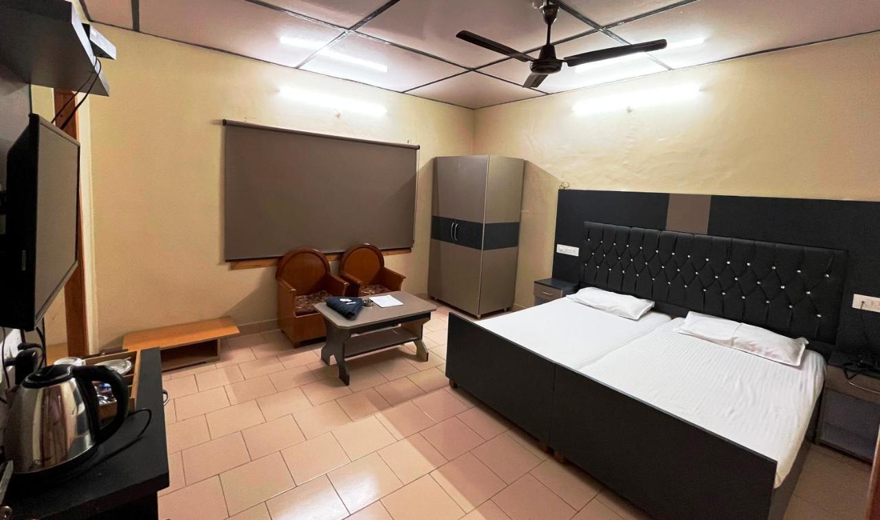 Pops Resort Pālampur Zewnętrze zdjęcie