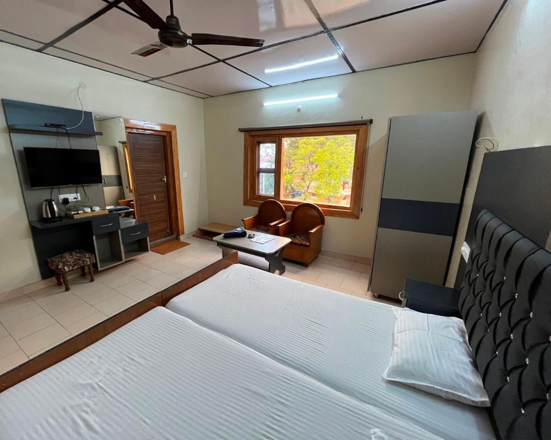 Pops Resort Pālampur Zewnętrze zdjęcie