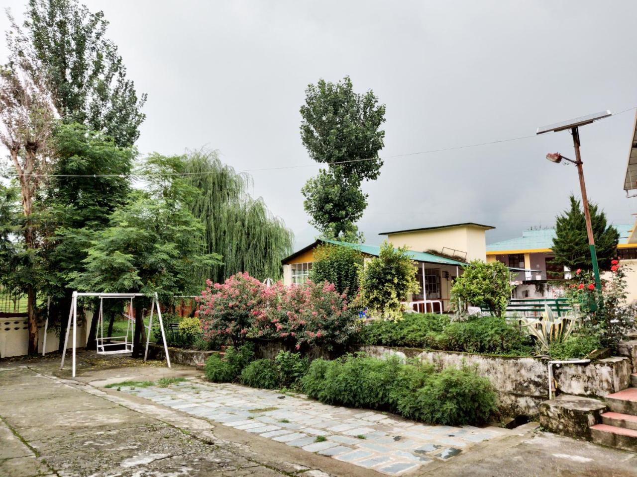 Pops Resort Pālampur Zewnętrze zdjęcie