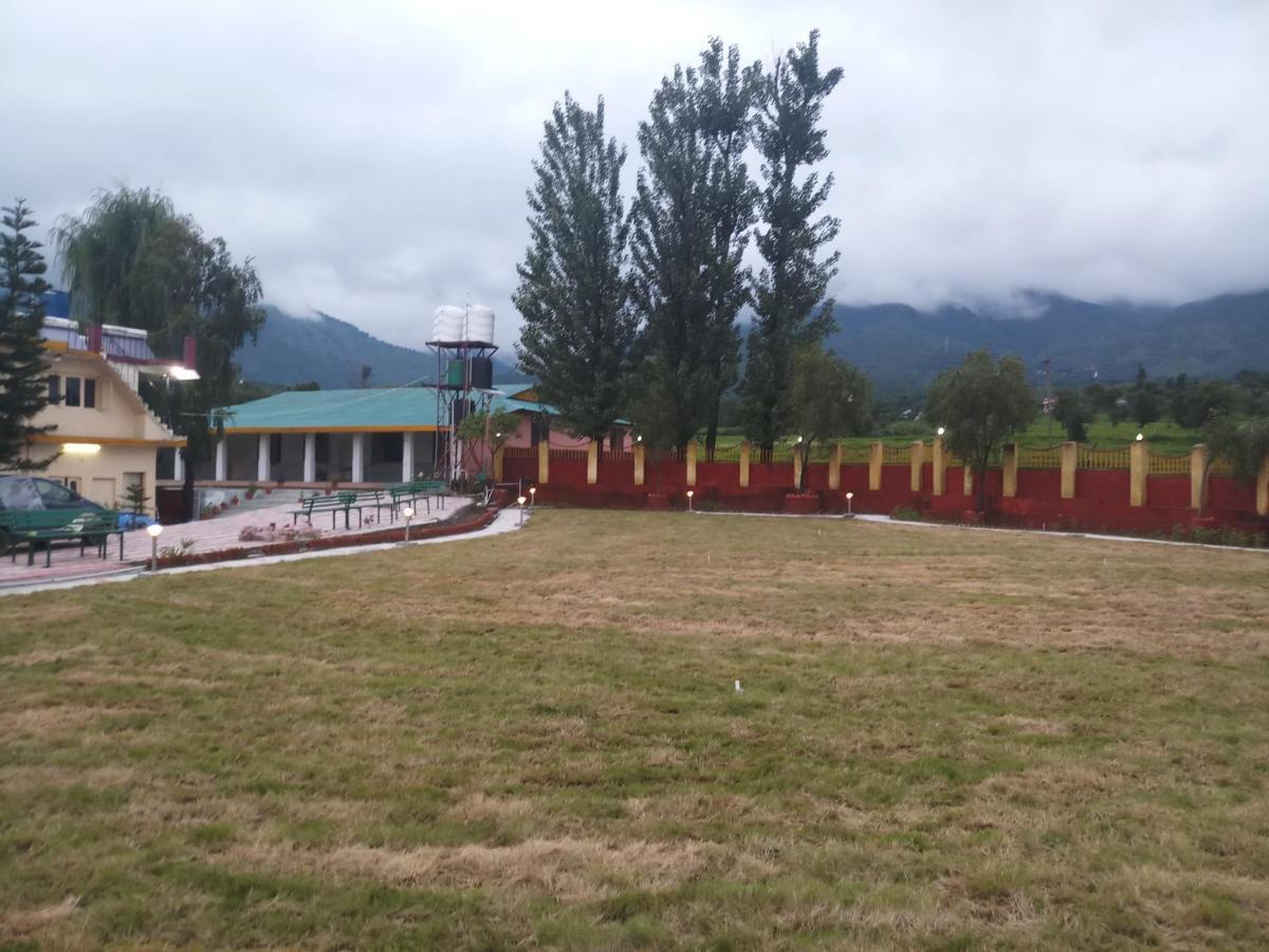 Pops Resort Pālampur Zewnętrze zdjęcie